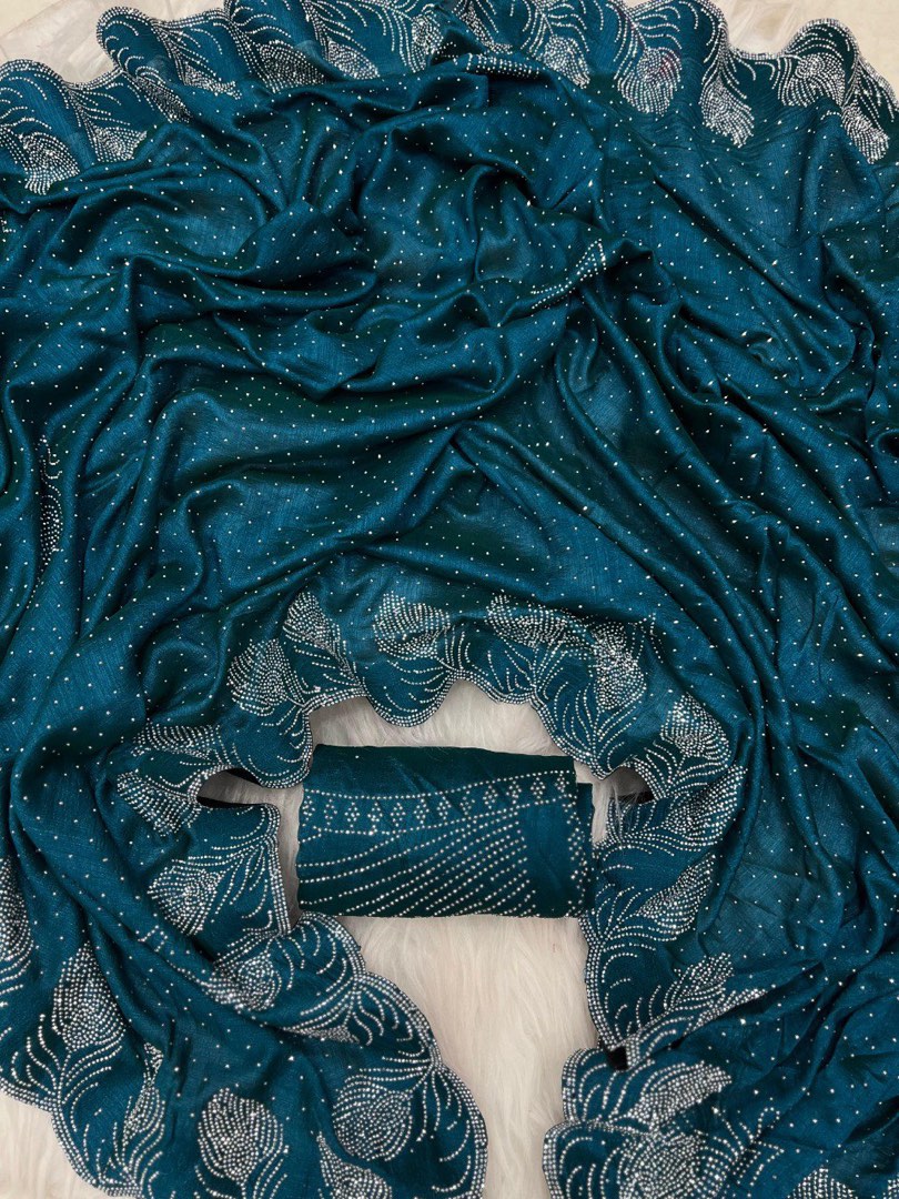 Diamond Touch Rangoli Saree, Women's Fashion, Activewear on Carousell