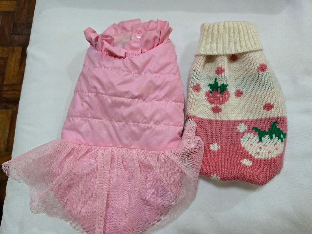 DOG CAT CLOTHES BUNDLE (Category: Homes & Other Pet Accessories) located in Valenzuela. Submitted by mluck (Listing ID 1375678466, Image 1). Description: .