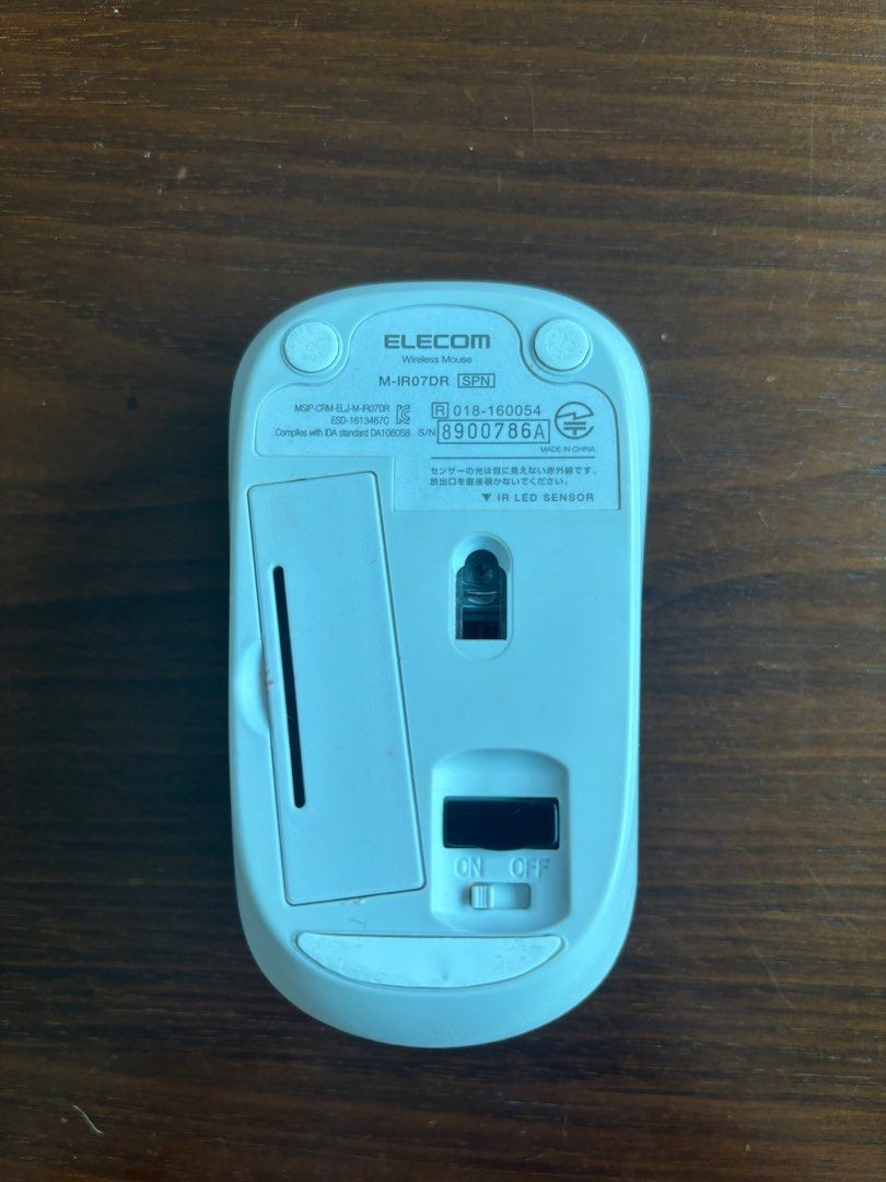 ELECOM M-IR07DR Wireless Mouse with USB Receiver63221795395202112