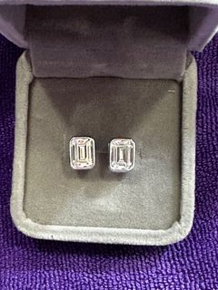(Category: ) located in . Submitted by Deeshopforkeeps (Listing ID 1375715735, Image 1). Description: .