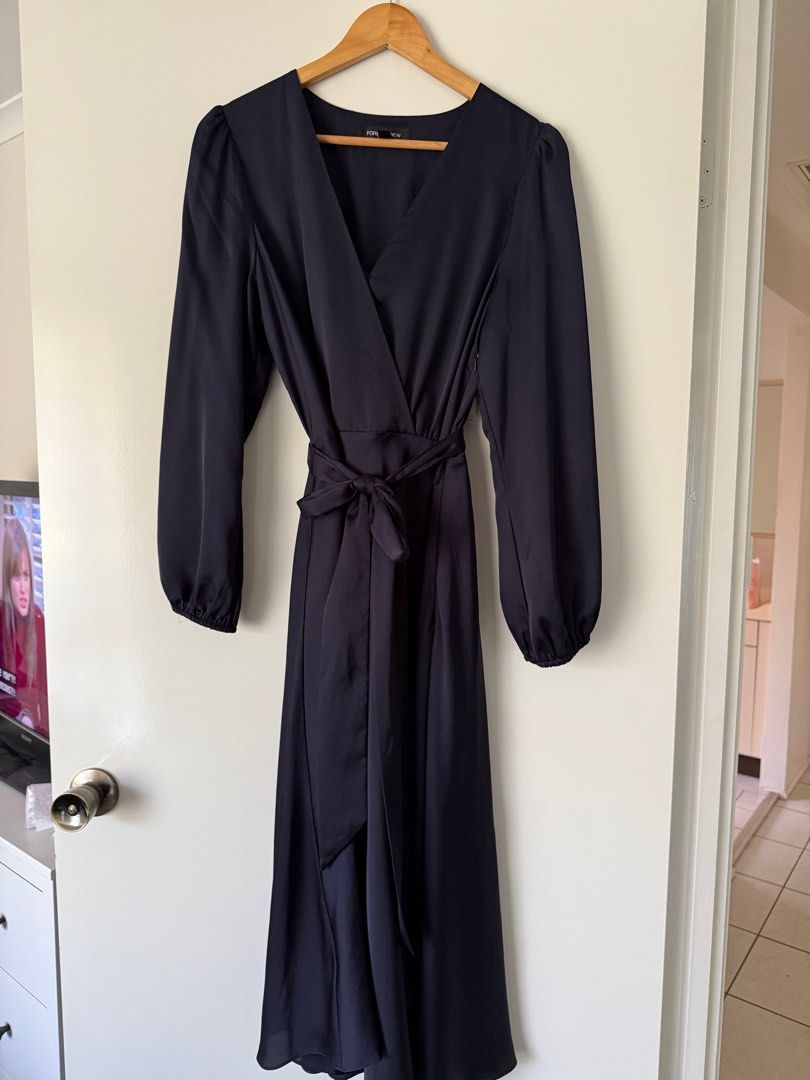 FOREVER NEW Navy formal dress Size 12 (Category: Women's Clothes) located in Liverpool. Submitted by helenaphan (Listing ID 1375697843, Image 3). Description: Forever new dress Size 12 Long sleeve .