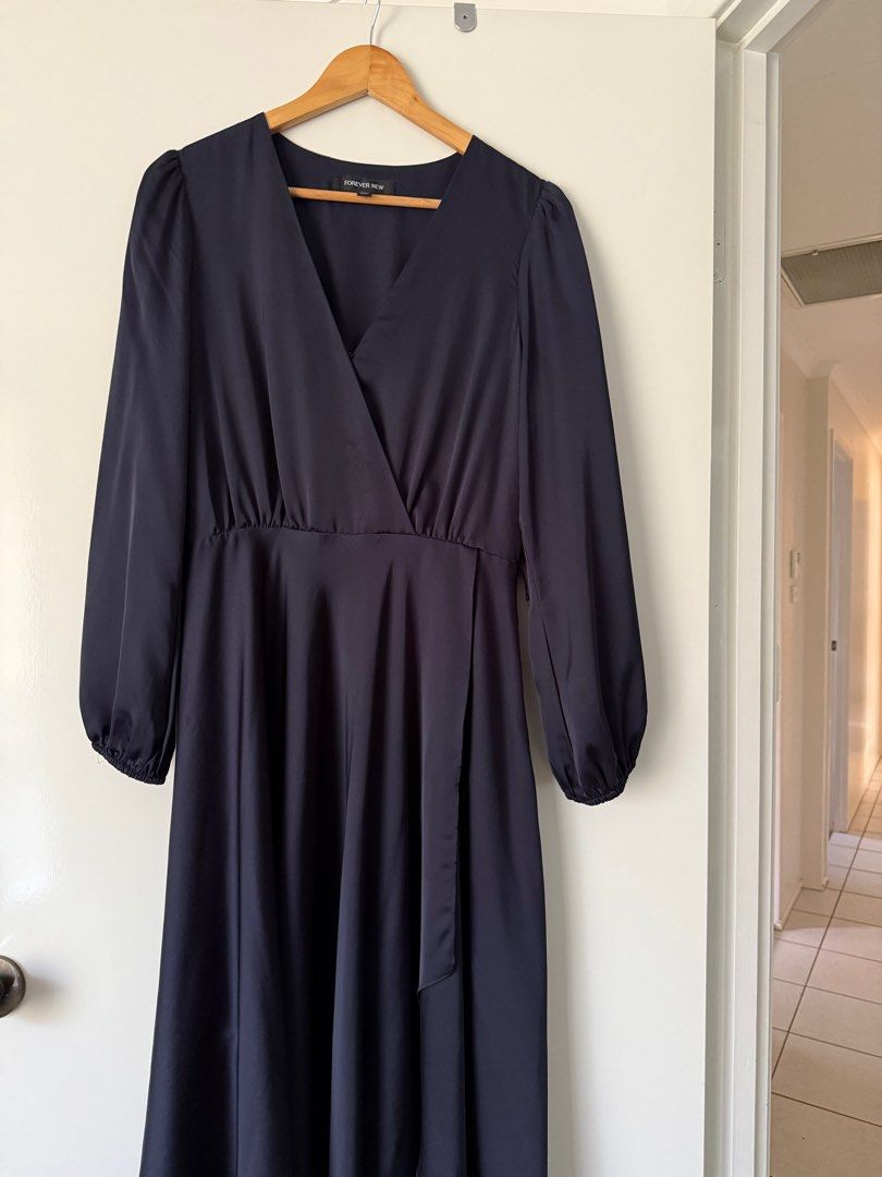 FOREVER NEW Navy formal dress Size 12 (Category: Women's Clothes) located in Liverpool. Submitted by helenaphan (Listing ID 1375697843, Image 2). Description: Forever new dress Size 12 Long sleeve .
