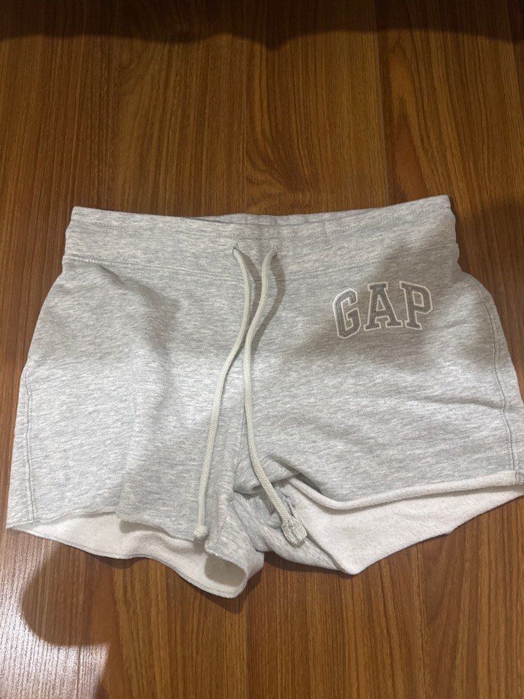 Gap Shorts (Category: Shorts) located in Pasig City. Submitted by jilly613 (Listing ID 1375726338, Image 2). Description: Purchased in Rustans for 2k. Used twice only. Looks brand new, no flaws. Can fit xs-s. American sizing so it runs big :) .