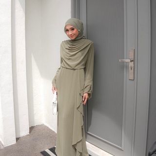 (Category: ) located in . Submitted by wardrobeputeh_ (Listing ID 1375769387, Image 1). Description: .