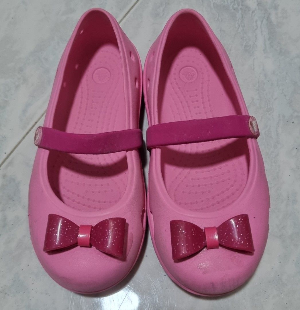 Girls Crocs Shoes (Category: Babies & Kids Fashion) located in Singapore. Submitted by lee.y.jonathan.7 (Listing ID 1375694113, Image 1). Description: .