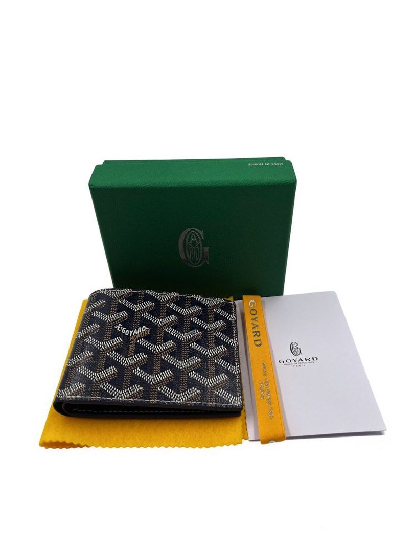 ⚜️Goyard Bifold Wallet (Category: Luxury Bags & Wallets) located in Makati City. Submitted by 90sangel (Listing ID 1375761908, Image 2). Description: Item: Goyard bifold wallet in Navy blue 🤎💳 •Size: M •Condition: Gently Used, Good as New! *Goyardine Wallet ⚜️ hard to find. Item in great condition, best for travels! Authentic Guaranteed..