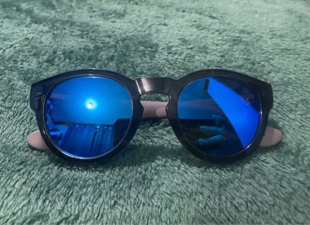 Havaianas sunglasses (Category: Sunglasses & Eyewear) located in Cainta. Submitted by j.c.v_68 (Listing ID 1375679695, Image 2). Description: 100% original / authentic 💯 Comes with case & paper bag *good as new *used 2-3x only Original price: $88.