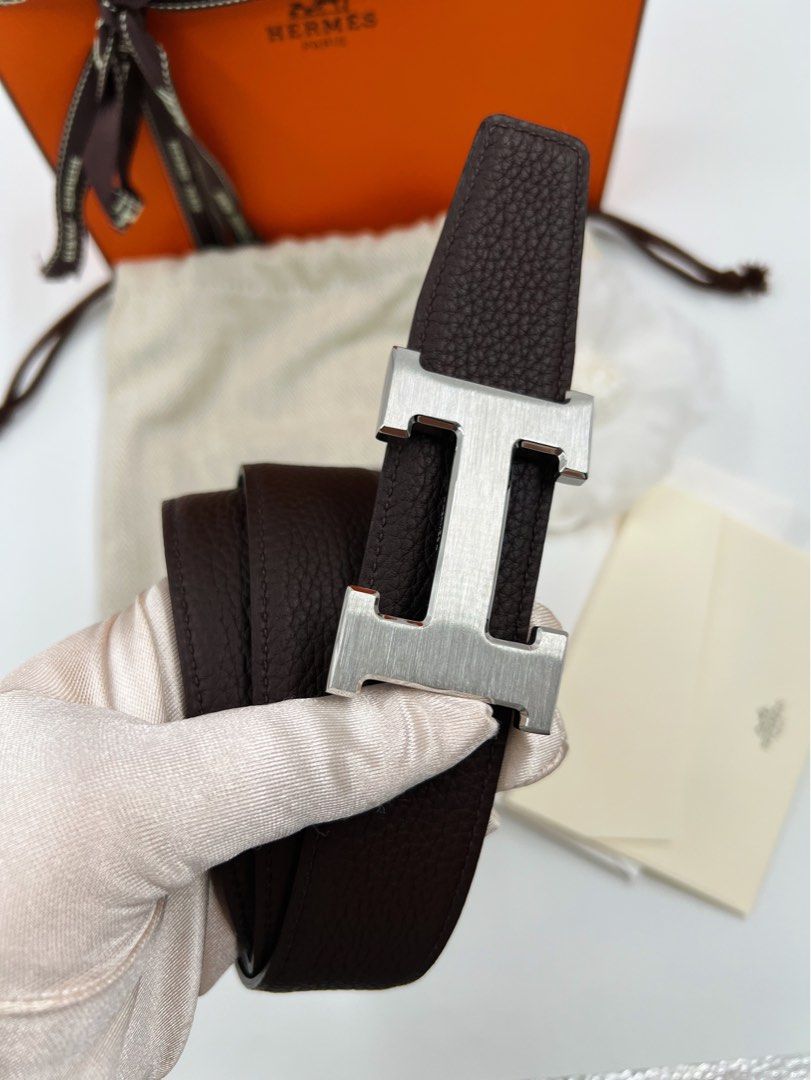 ⚜️Hermes H Buckle Reversible belt (Category: Luxury Accessories) located in Makati City. Submitted by 90sangel (Listing ID 1375764776, Image 1). Description: •Item: Hermes H Belt buckle Reversible ⚜️ •Size: 80/85/90/95/110 cm = 32mm Width: 1.26" •Condition: Excellent, no hidden issues! Metallic finish: Palladium plated *Crafted from leather with a sleek, minimalist design. Perfect for any occasion, this belt is a versatile accessory that compleme