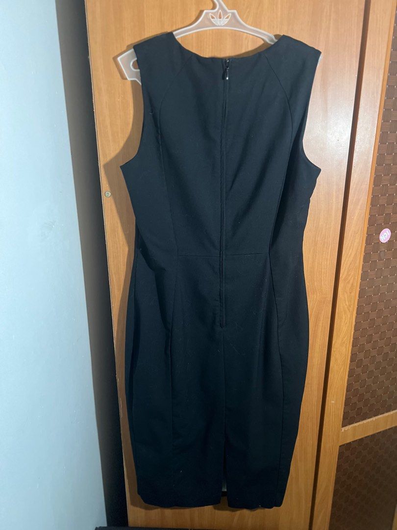 H&M black office midi dress (Category: Dresses) located in Manila. Submitted by thefairybagmother.ph (Listing ID 1375788905, Image 3). Description: .