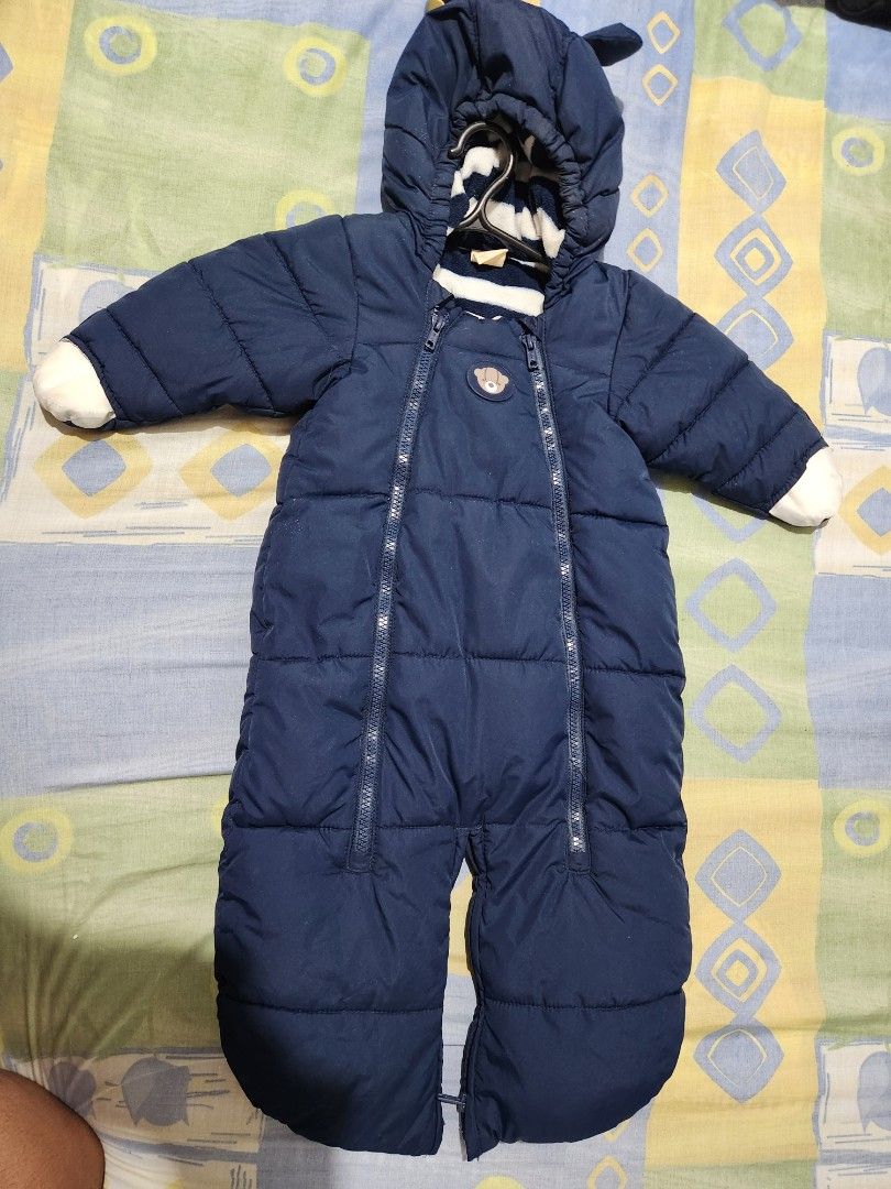 H&M HOODEd winter Jacket for Infant (Category: Babies & Kids Fashion) located in Caloocan City. Submitted by comargo (Listing ID 1375785998, Image 1). Description: good condition naka tambak nalng.. twice lang na gamit.. gud for 3 to 7 months depende din sa laki ng bata. pick up north caloocan bagumbong....