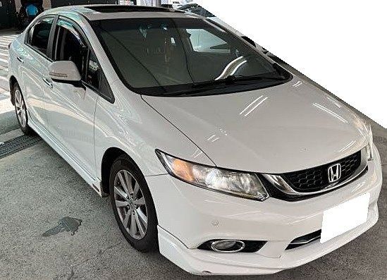由 vivian19932004 (刊登 ID 1375732496，圖片 1) 提交，位於 新北市 (New Taipei) 的 Honda Civic 2014款 白色 (類別：汽車出售)，說明：💥認證中古車 歡迎你來帶回家💥 💥車輛應有盡有 趕緊來搶便宜💥 ⚠️車商賣車 同行勿擾⚠️ 廠牌型號: Honda Civic 2014款 白色 行駛里程: 11萬 引擎燃料: 汽油 排氣量: 1.8L 變速系統: 手自排 傳動系統: 2WD 車門: 4門 乘客數: 5人 💎提供車況原始表 💎提供車換車需求 💎車況與認證表不符，退車並全額退費 🔥車輛均有第三方認證🔥 ⭕專業鑑定⭕合格認證 ⭕檢定報告⭕一覽無遺 五大保證❗️ ✅里程保證車 ✅無泡水車 ✅無重大事故 ✅無引擎號碼變造車 ✅非計程車 五大保固❗️ 💯引擎、💯變速箱、💯方向機、 💯啟動馬達、💯發電機 🚗歡迎預約賞車🚗 💰️可現金💰️可貸款️💰️配合多間銀行 並且提供車換車服務👍️ 專人不限地區