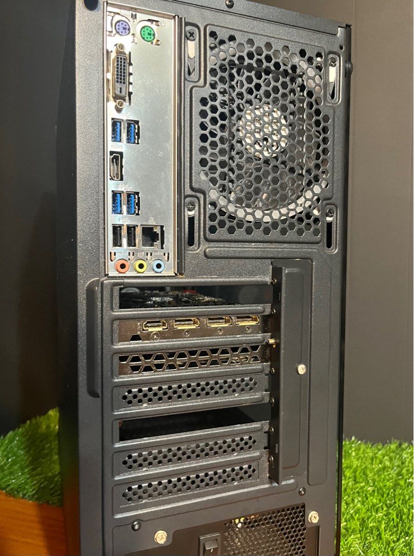由 ade2284 (刊登 ID 1375789753，圖片 3) 提交，位於 桃園市 (Taoyuan) 的 Intel i5 文書中階遊戲主機 RX570/16G RAM/480G SSD 文書 遊戲 桌機 桌上型電腦 (類別：桌上電腦或筆記型電腦)，說明：手邊換下零件自組電腦，內部已有清潔整理，散熱膏重新上過 日常可文書影音使用，市面上一些遊戲開中低畫質基本上還應付的來，附上3Dmark燒機跑分測試圖 CPU：Intel i5-6400 散熱器：Cooler Master Z50 鋁鰭片下壓式散熱器 GPU：GIGABYTE Radeon RX570 GAMING 主機板：ASUS Z270 DRAGON RAM : ADATA、Transcend DDR4 16G (8G*2) 硬碟：Kingston A400 480G 電源：曜越 80+銅牌 450w（附電源線） 機殼：Mavoly 玻璃側透機殼（內附四顆RGB風扇） 桃園地區面交自取，不遠可幫忙送取。