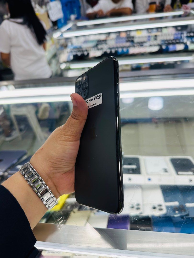 Iphone 11 Pro Max 256gb 100% Batt FU (Category: iPhone 11 Series) located in San Juan City. Submitted by keannagadgetph (Listing ID 1375804826, Image 3). Description: Available Units for today's POST Iphone 11 Pro MAX / 256gb / FU / 100% Batt - any colors available - good condition - 95% Makinis - good battery - No issue / No Repair - Any colors available ~ Accepting SWAP / TRADE IN / INSTALLMENT / BINTA UNIT ~ CASH ON DELIVERY METRO MANILA / LBC