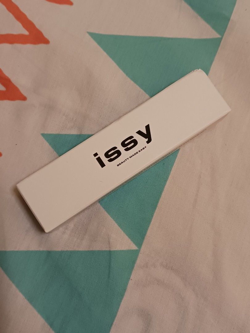 Issy Eyeshadow and Concealer Base Oil Controlling Eye Primer (Category: Makeup) located in Cebu City. Submitted by kuhhciao (Listing ID 1375792308, Image 1). Description: product description in last photo unopened boxes.
