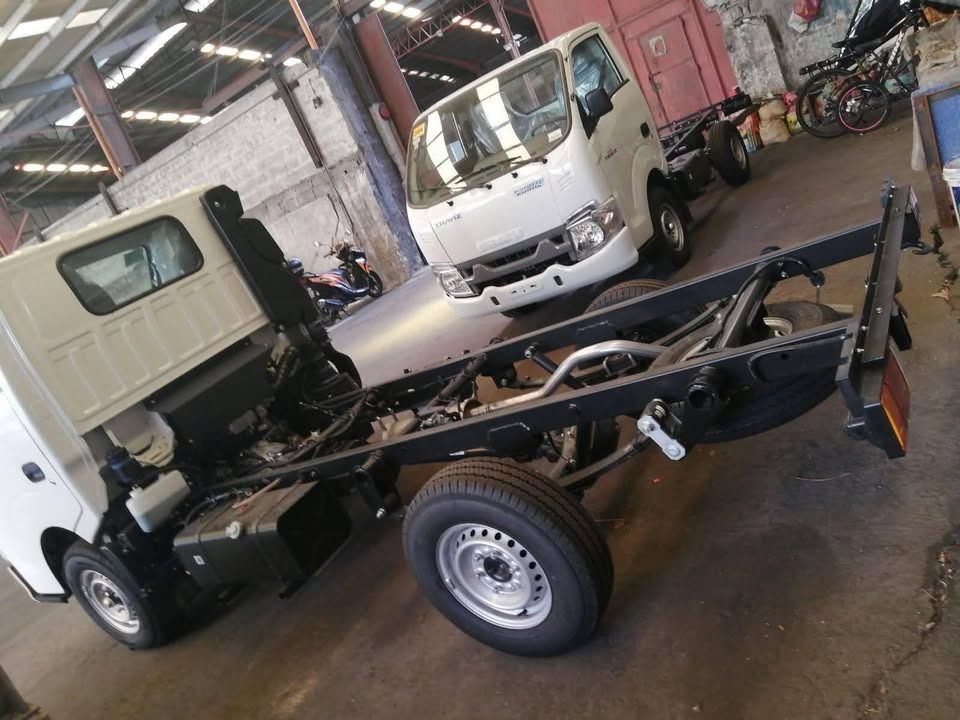 Isuzu Travis (Category: Heavy Vehicles) located in Pasay City. Submitted by betxis (Listing ID 1375712253, Image 3). Description: Isuzu One Maharlika Closed Van Utility Van Reefer Van Dropside .