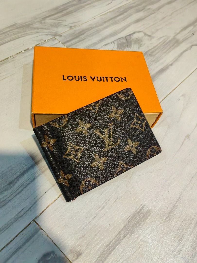 Japan Preloved Lv moneyclip (Category: Luxury Bags & Wallets) located in Cebu City. Submitted by elcoleccion21 (Listing ID 1375803694, Image 1). Description: Japan Surplus Genuine leather No flaws Quality assurance GUARANTEED 💢.