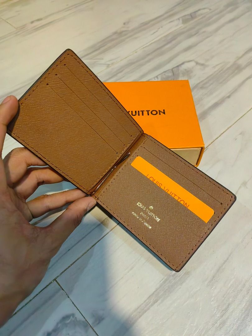 Japan Preloved Lv moneyclip (Category: Luxury Bags & Wallets) located in Cebu City. Submitted by elcoleccion21 (Listing ID 1375803694, Image 2). Description: Japan Surplus Genuine leather No flaws Quality assurance GUARANTEED 💢.