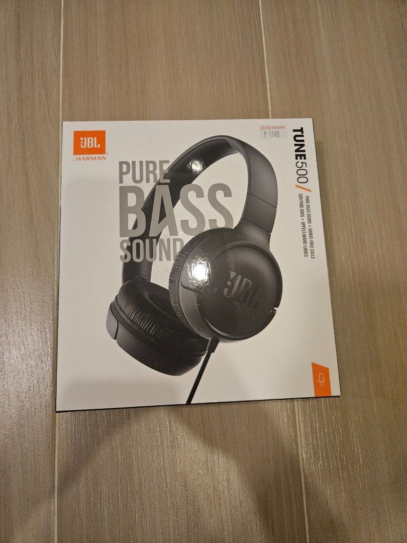JBL Tune 500 (Category: Headphones & Headsets) located in Las Pinas. Submitted by carinooo.com (Listing ID 1375776791, Image 1). Description: Hi! Bought this at Octagon SM southmall this year for 1700, for my little brother's electric drum set (which is also for sale, Dm me for pics) Can pass off as brand new! Comes with warranty, Box is still in mint condition. Perfect gift. 🌿 These are the JBL tune 500's, Super light, foldable and great sound.