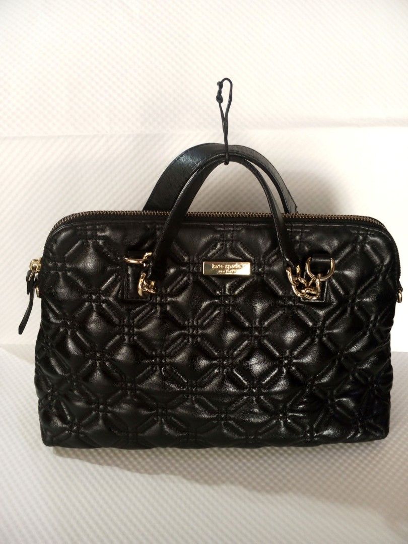 Kate Spade Bag (Category: Luxury Bags & Wallets) located in San Juan City. Submitted by yaz613 (Listing ID 1375660932, Image 1). Description: Elegant Kate Spade Bag for office or just going out...with Gold hardware not faded. Clean inside- out...no flaws. Looks new! May tawad pa!.