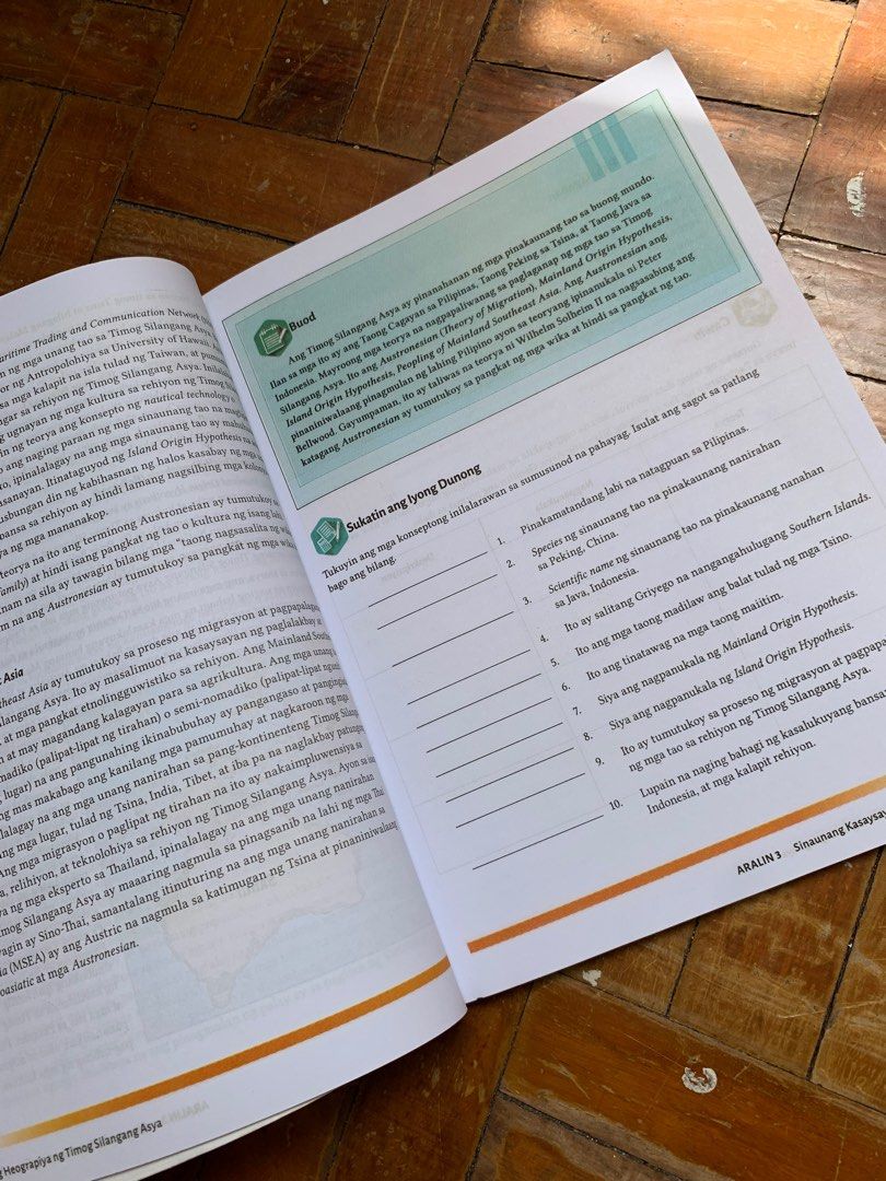 Kronika Grade 7 AP Araling Panlipunan (Category: Textbooks) located in Manila. Submitted by localpreneur (Listing ID 1375692682, Image 3). Description: Barely used *Take all 4 books for ₱1,000*.