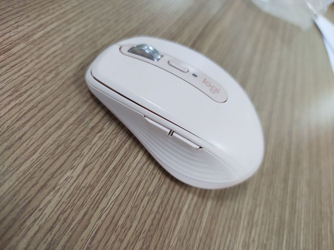 Logitech MX Anywhere 3 Wireless Productivity Mouse rose (Category: Mouse & Mousepads) located in Quezon City. Submitted by calibre027 (Listing ID 1375779422, Image 3). Description: Logitech MX Anywhere 3 Wireless Productivity Mouse rose ✔100% ORIGINAL, all working, unli check upon pickup ✔ MagSpeed Electromagnetic scrolling ✔ MX Anywhere 3 stays powered for up to 70 days on a full charge ✔ Rest your hand on a softly textured grip, with easy-to-re