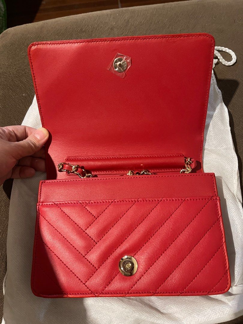 Louis Quatorze (Category: Luxury Bags & Wallets) located in Pasig City. Submitted by naturalees (Listing ID 1375697921, Image 2). Description: 100% Genuine Leather Paris Brand Super bango ng leather.