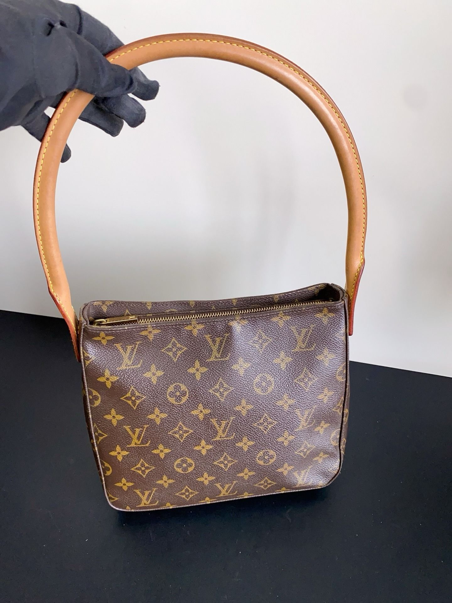 Louis Vuitton Vintage Looping in Monogram (Category: Bags & Wallets) located in Singapore. Submitted by projectlfg (Listing ID 1375768465, Image 3). Description: Louis Vuitton Vintage Looping in Monogram Condition 98% New. Year: FL0072 Accessories: - Size: 24x10x21 / SGD: 777 / 1352980 • ACRA Registered Company in Singapore • Physical Outlets in Singapore and China • Entrupy Verified Business • Authenticity Guaranteed • Worldwide Shipping We ensu