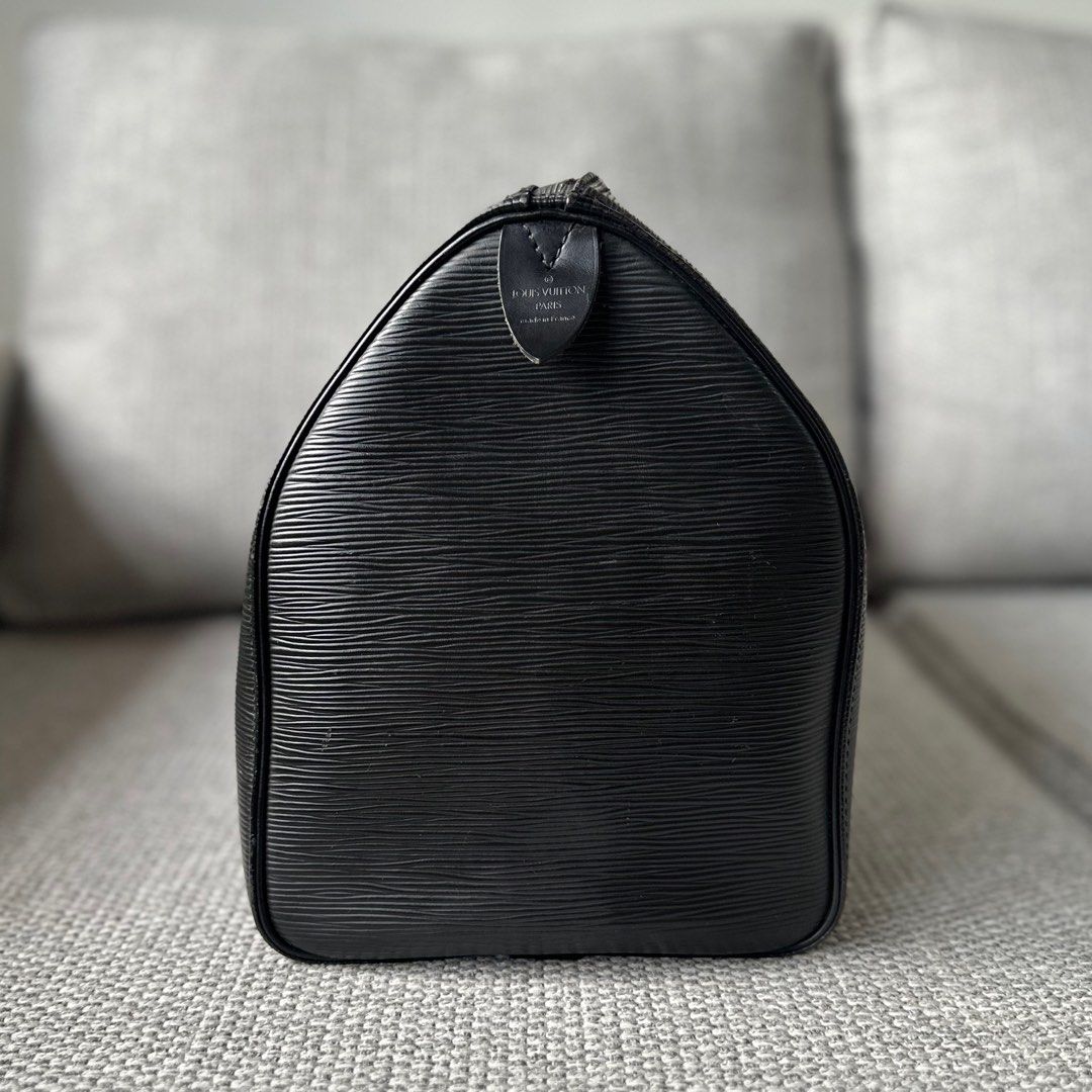 LOUIS VUITTON Speedy 40 – Black Epi Leather (Category: Luxury Bags & Wallets) located in Paranaque City. Submitted by megsluxefinds (Listing ID 1375787441, Image 2). Description: LOUISw VUITTON Speedy 40 – Black Epi Leather Rank A ₱22,000 with padlock only Check out my IG shop: @megsluxefinds.