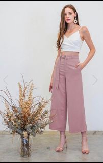 (Category: ) located in . Submitted by thriftxo (Listing ID 1375706613, Image 1). Description: .