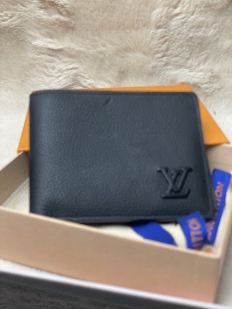 LV Multiple Wallet Aerogram (Category: Luxury Bags & Wallets) located in Las Pinas. Submitted by vinalcantara (Listing ID 1375678114, Image 2). Description: For Steal / Trade !! LV Multiple Wallet Aerogram Rank SA / Complete with box Php 20,000 (SRP 40,000) Will send detailed pics upon request ✔️ ✅ Terms/Layaway 📍 Loc/Meet ups: Las Piñas 💸 BDO or Gcash 🚚 Lalamove/LBC ✔️ Unli vouch and legit check @Prynne_sole on IG! Dm to purchase!.