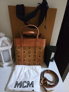 (Category: ) located in . Submitted by ms.mlsluxeboutique (Listing ID 1375800990, Image 1). Description: .