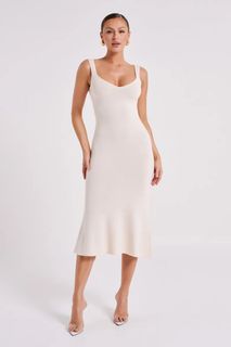 (Category: ) located in . Submitted by xoxomycloset (Listing ID 1375811959, Image 1). Description: .