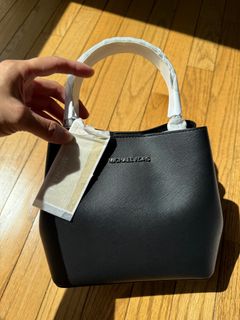 (Category: ) located in . Submitted by clearwardrobe (Listing ID 1375803275, Image 1). Description: .