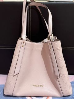 (Category: ) located in . Submitted by pinky_shopper (Listing ID 1375825730, Image 1). Description: .