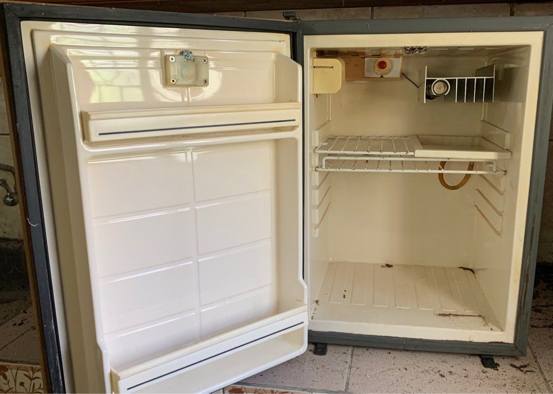 Mini Bar Refrigerator (Category: Refrigerators and Freezers) located in Pateros City. Submitted by stylestash (Listing ID 1375803166, Image 2). Description: 📍Item is in antipolo •Working but not too cold. Possible need freon charging. •RFS: Old House Renovation.