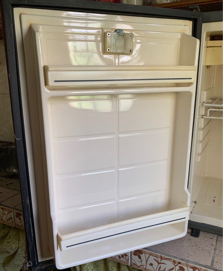 Mini Bar Refrigerator (Category: Refrigerators and Freezers) located in Pateros City. Submitted by stylestash (Listing ID 1375803166, Image 1). Description: 📍Item is in antipolo •Working but not too cold. Possible need freon charging. •RFS: Old House Renovation.