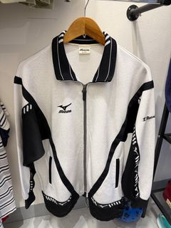(Category: ) located in . Submitted by ninethingsthriftingstore (Listing ID 1375768144, Image 1). Description: .
