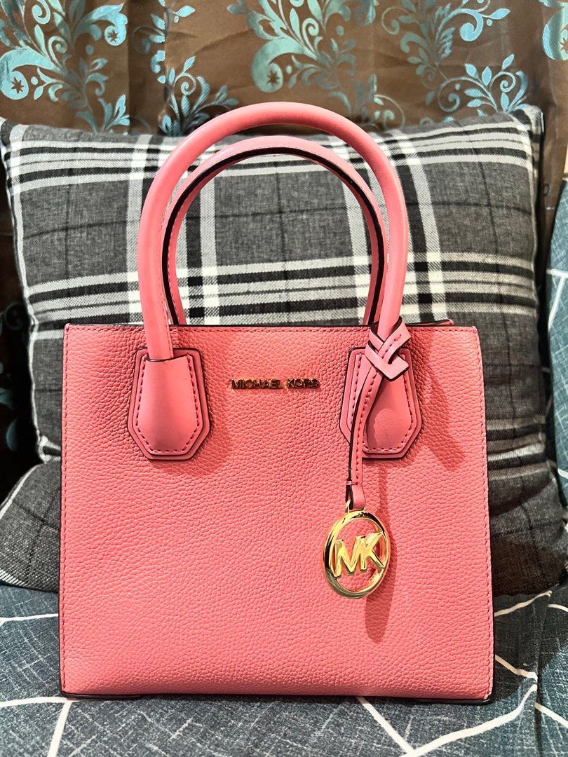 MK Mercer Medium (Category: Luxury Bags & Wallets) located in Tarlac. Submitted by ysasaints (Listing ID 1375666921, Image 1). Description: Fixed Price Used Once SF (buyer shoulder.