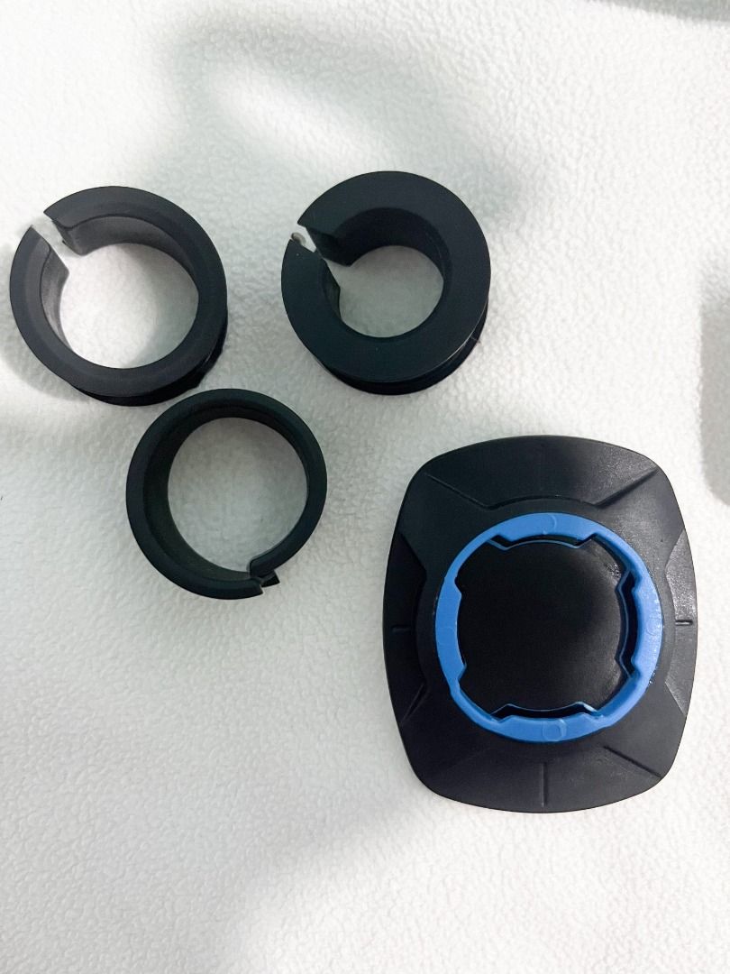 Motorcycle and bicycle handlebar phone holder (Category: Body Parts and Accessories) located in Quezon City. Submitted by cms1116 (Listing ID 1375747794, Image 3). Description: no issue or damage RFS: Wrong item for me Free shipping: Antipolo and Rizal Lalamove, Grab payment: Gcash.