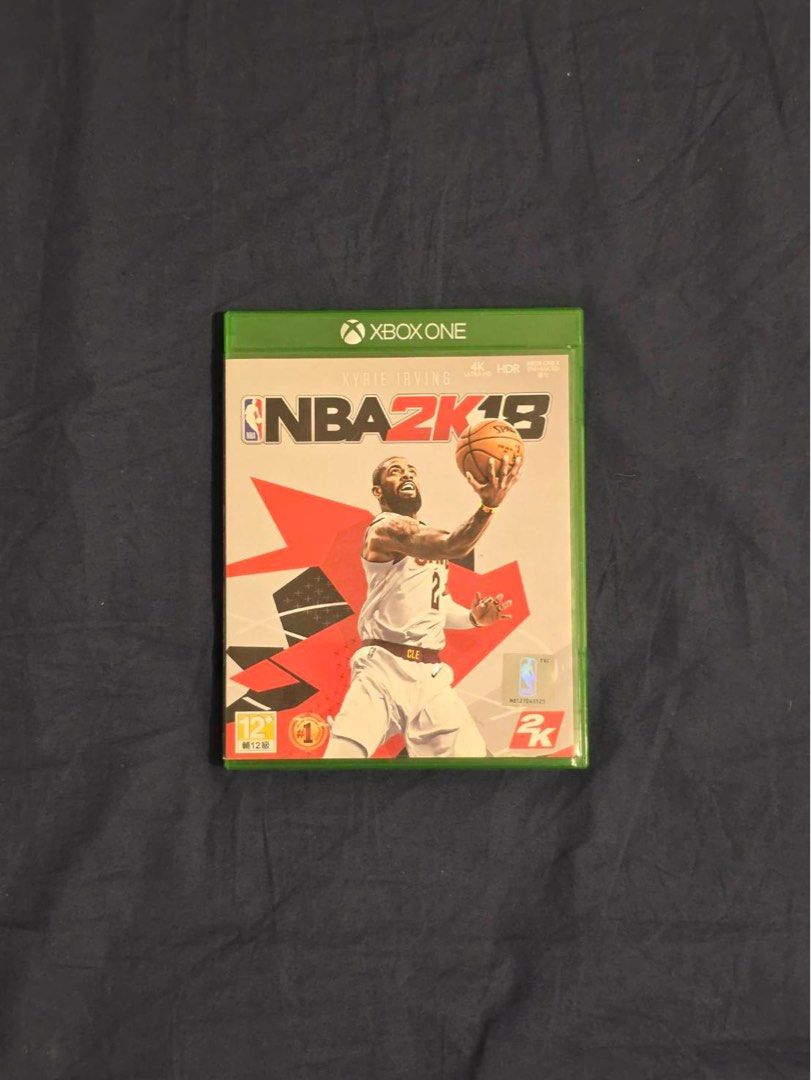 由 ccandlooklook (刊登 ID 1375778175，圖片 1) 提交，位於 新北市 (New Taipei) 的 NBA 2K18 英文、繁體/簡體中文合版 (類別：Xbox)，說明：主機放太久直接壞掉， 這片沒玩幾次，遊戲拋售🤌 NBA 2K18 英文、繁體/簡體中文合版 外盒很新，光碟功能正常 喜歡可以聊聊😁。