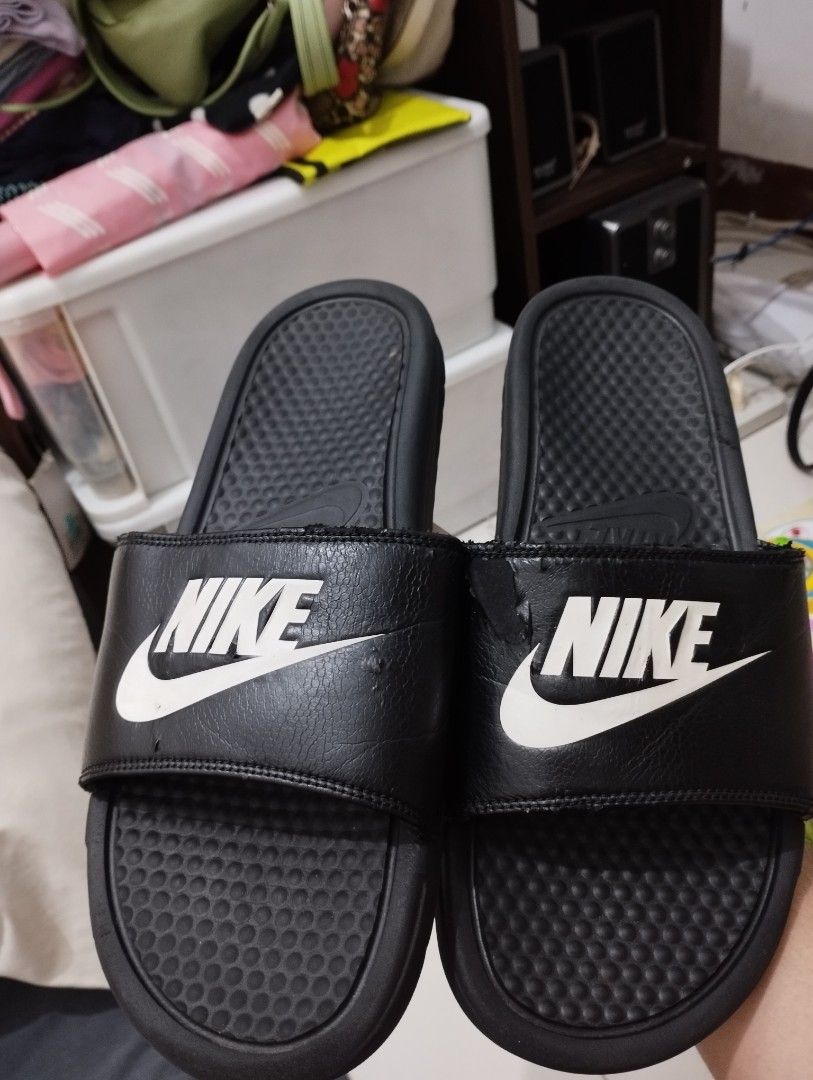 Nike Benassi (Category: Slippers & Slides) located in Mandaluyong City. Submitted by kasoysoythrift28 (Listing ID 1375724317, Image 1). Description: us10 mens issue nsa pic po bakabak.