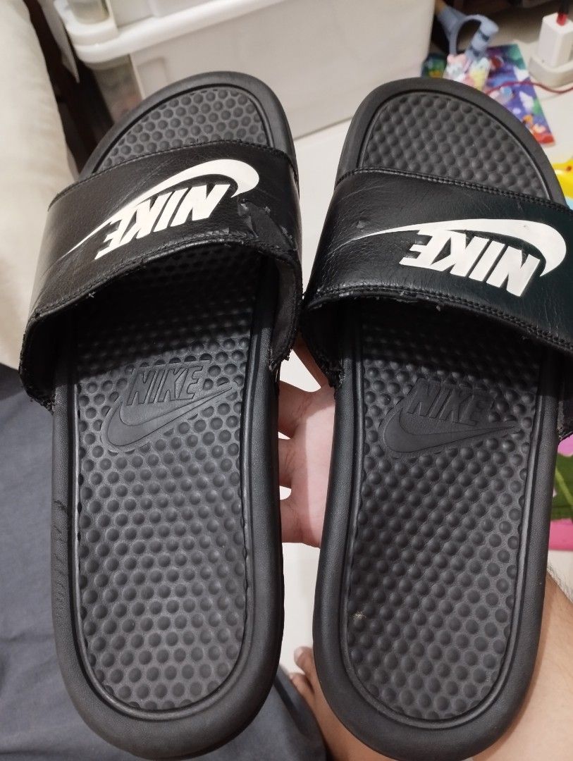 Nike Benassi (Category: Slippers & Slides) located in Mandaluyong City. Submitted by kasoysoythrift28 (Listing ID 1375724317, Image 2). Description: us10 mens issue nsa pic po bakabak.