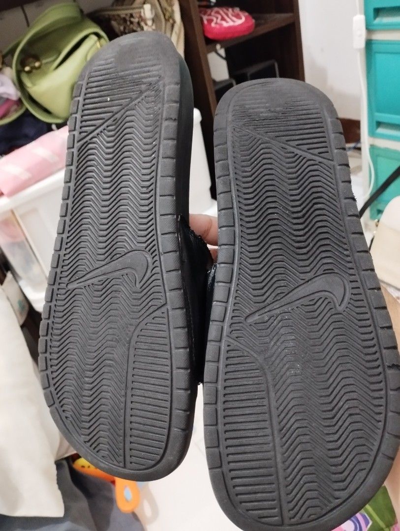 Nike Benassi (Category: Slippers & Slides) located in Mandaluyong City. Submitted by kasoysoythrift28 (Listing ID 1375724317, Image 3). Description: us10 mens issue nsa pic po bakabak.