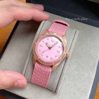 (Category: ) located in . Submitted by TheWatchAlley (Listing ID 1375763177, Image 1). Description: .