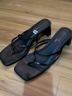 (Category: ) located in . Submitted by closetcleanupbyfrance (Listing ID 1375742731, Image 1). Description: .