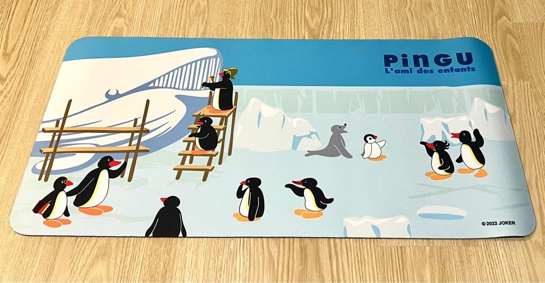 由 memeoo (刊登 ID 1375823723，圖片 1) 提交，位於 高雄市 (Kaohsiung) 的 Pingu 企鵝家族 滑鼠墊 鍵盤墊 (類別：電腦滑鼠及相關產品)，說明：僅拿出拍照，台灣Pingu展覽購入～ 寬60cm，長30com。 日本監製，台灣發行。。