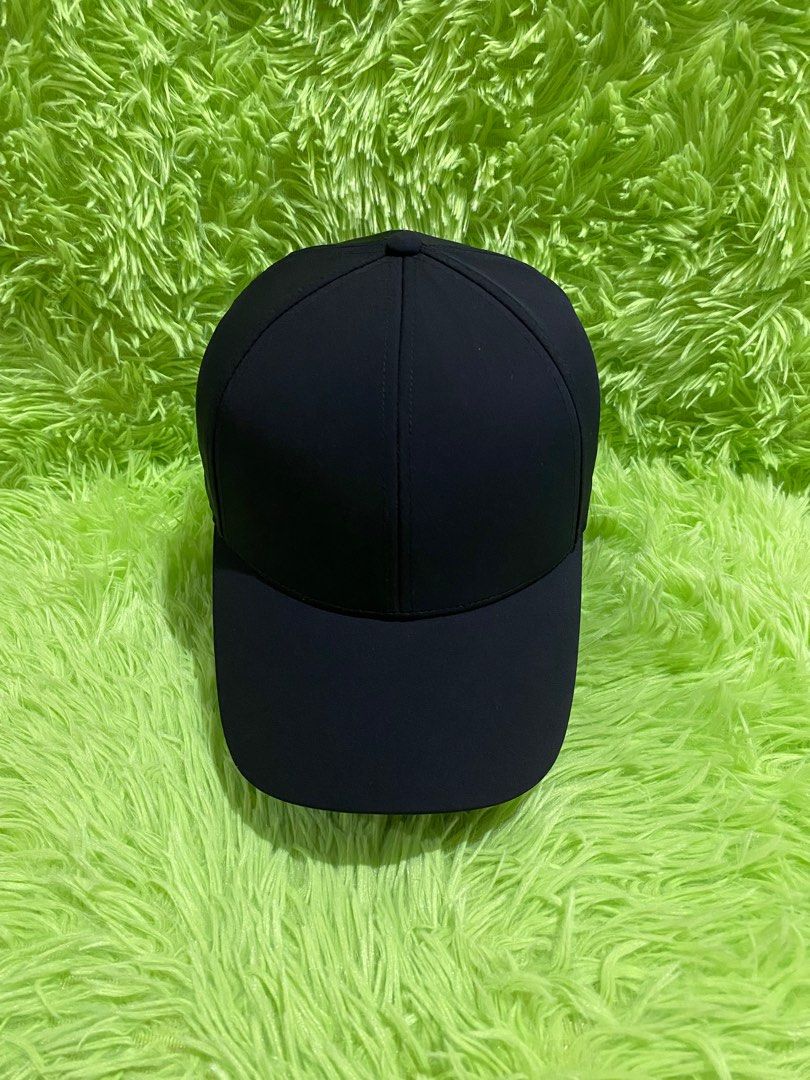 Plain Black Cap by Babaton (Category: Caps & Hats) located in Makati City. Submitted by cap_garden (Listing ID 1375703378, Image 1). Description: Brand : Babaton Color : Black Size : Osfa Price : ₱750 Condition : Like New Issue : None Location: Bel Air Makati Mop: Gcash Only (NO COD / COP) Shipping: LBC / Lalamove No Return / No Exchange.