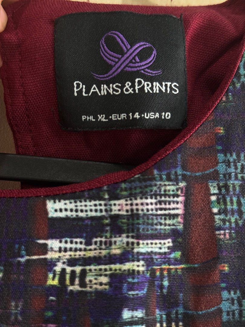 Plains & Prints Offshoulder (XL) (Category: Blouses) located in Quezon City. Submitted by lyssa__ (Listing ID 1375707502, Image 3). Description: Plains & Prints offshoulder blouse - fits M to XL frames - used thrice only.