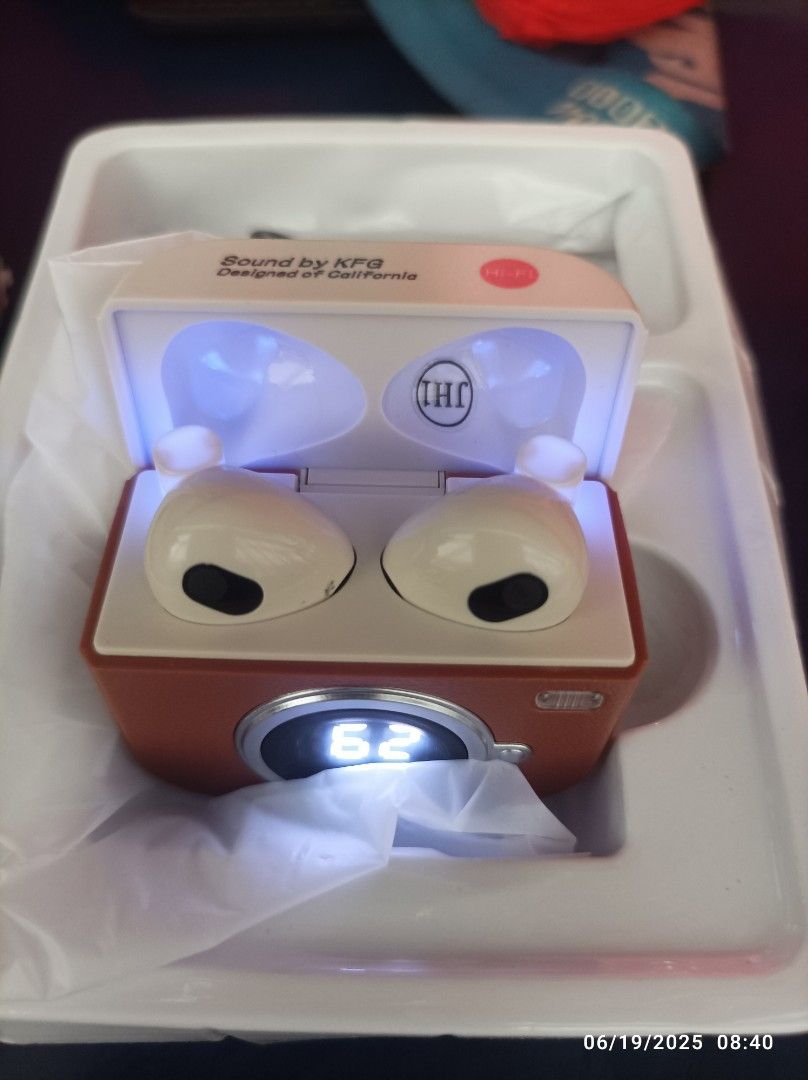 RETRO CAMERA EARBUDS - WHITE main image 0