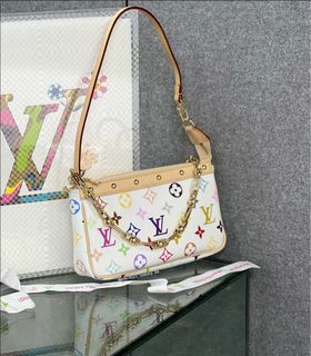 (Category: ) located in . Submitted by neverfull_luxury_sg (Listing ID 1375667881, Image 1). Description: .